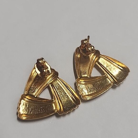 Elegant Gold and Green Earrings - Picture 3 of 4